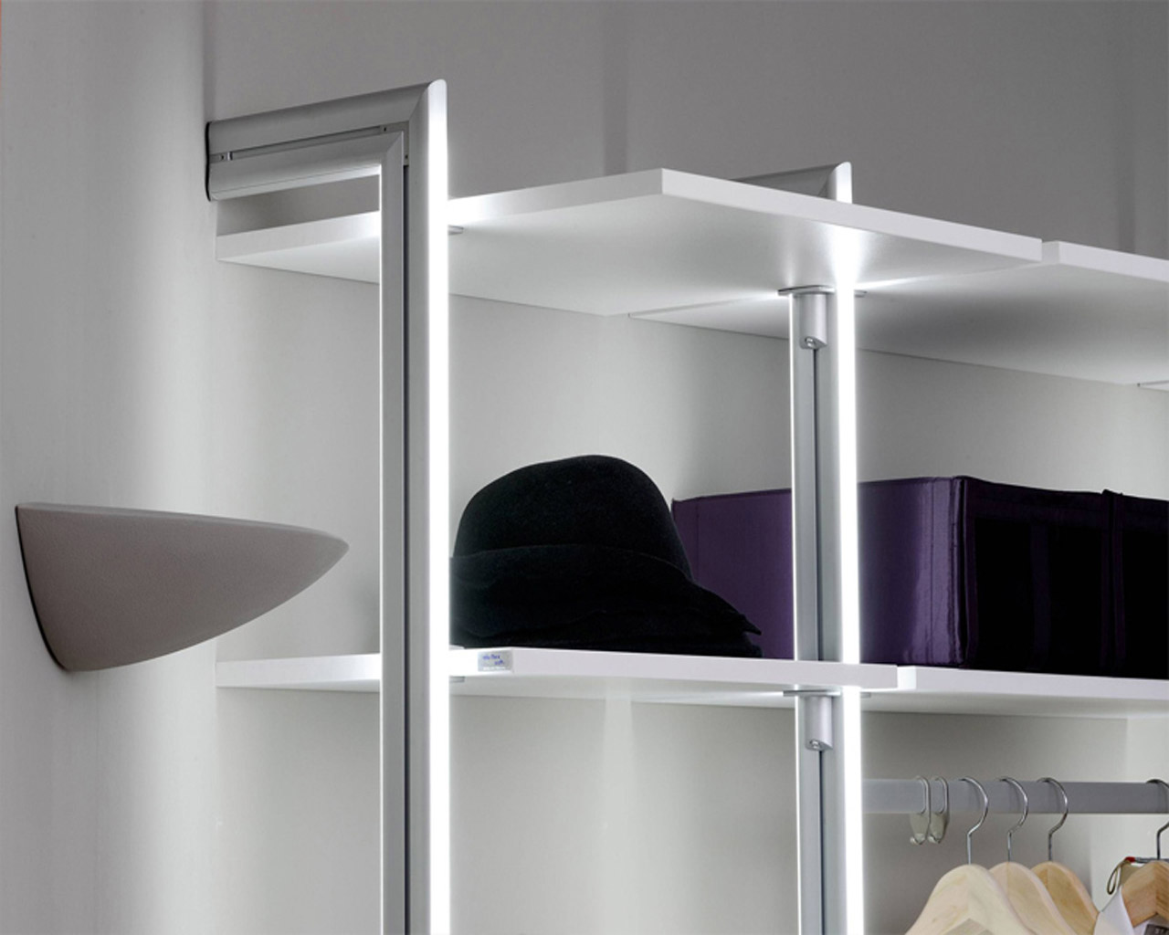 wand_mit_beleuchtung_n