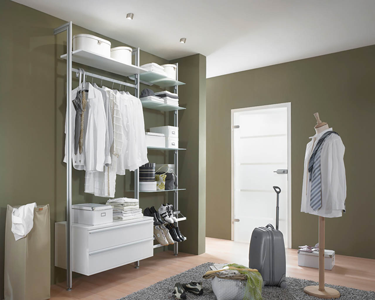 regalsystem_fuer_ankleidezimmer_fortis_frank_schranksysteme