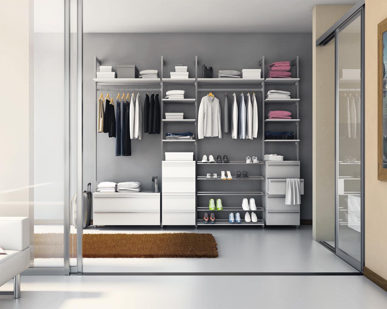 Stilvolles Schlafzimmer mit begehbaren Kleiderschrank ACAPULCO und einem braunen Teppich, der für eine frische und moderne Ausstrahlung sorgt.