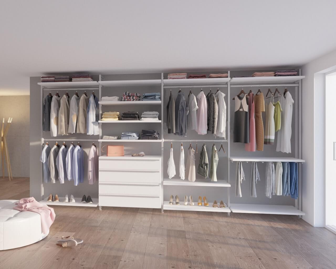 Helles, modernes Schlafzimmer mit begehbaren Kleiderschrank, vielen Kleiderstangen für unterschiedlich lange Kleidung, 4 großen Schubladen und einem Hosenhalter, ideal für stilvolle Aufbewahrung. Profile Silber, Böden und Schränke Weiß