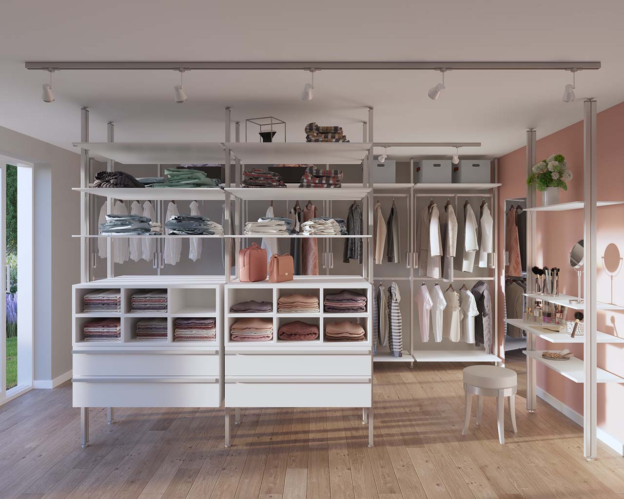 Geräumiger begehbarer Kleiderschrank ATHEN inkl. Schminktisch mit Schubladen, Regalen und vielen Kleiderstangen, gefüllt mit verschiedenen Kleidungsstücken. Profile Silber, Böden und Schränke Weiß